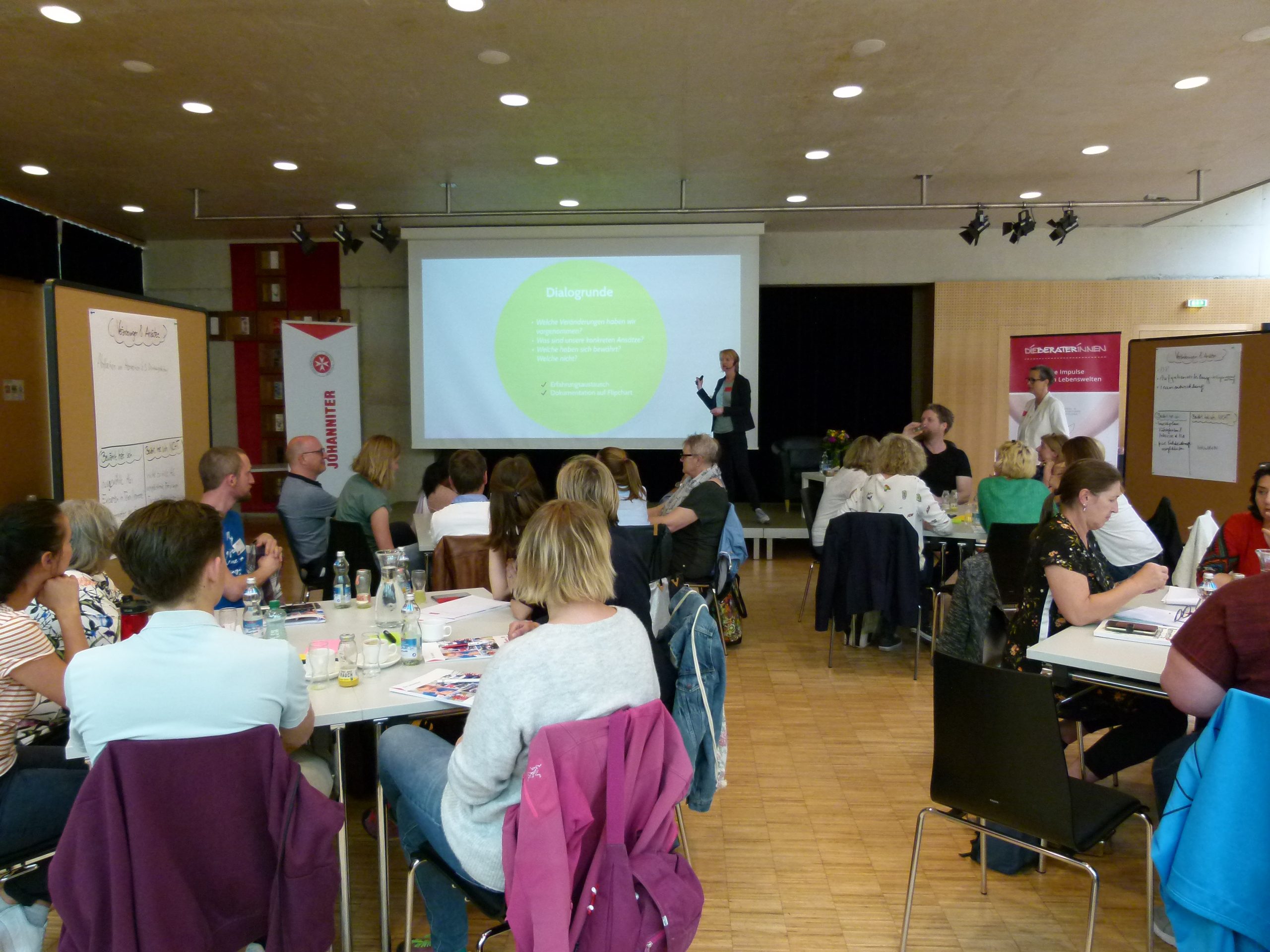 Gabriele Adelsberger von DIEBERATERINNEN moderierte die Dialogrunde beim Zukunftscamp 2019